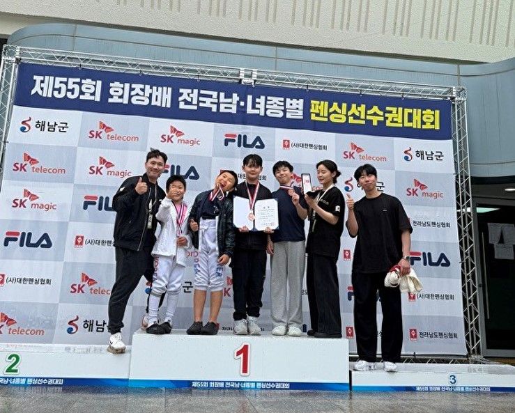 전국남녀종별 펜싱선수권대회 시상대에 오른 평택시 선수단